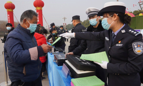 西峡交警：致敬，警察节！我们在路上守护您的安全！