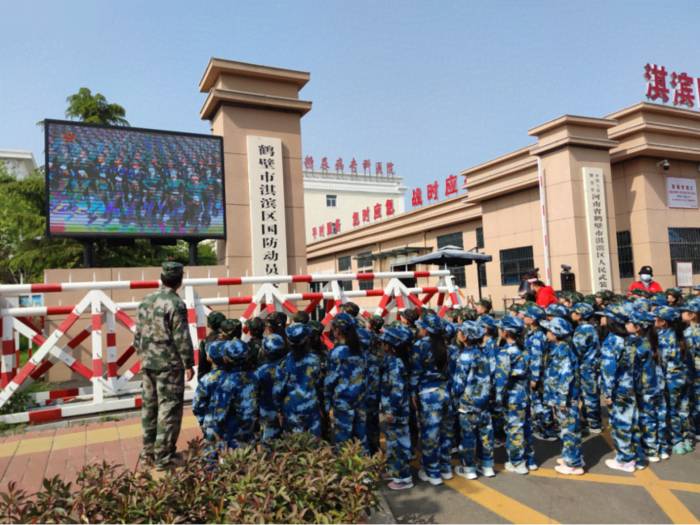 萌娃进军营 国防入我心——鹤壁市实验幼儿园开展师幼参观军营活动