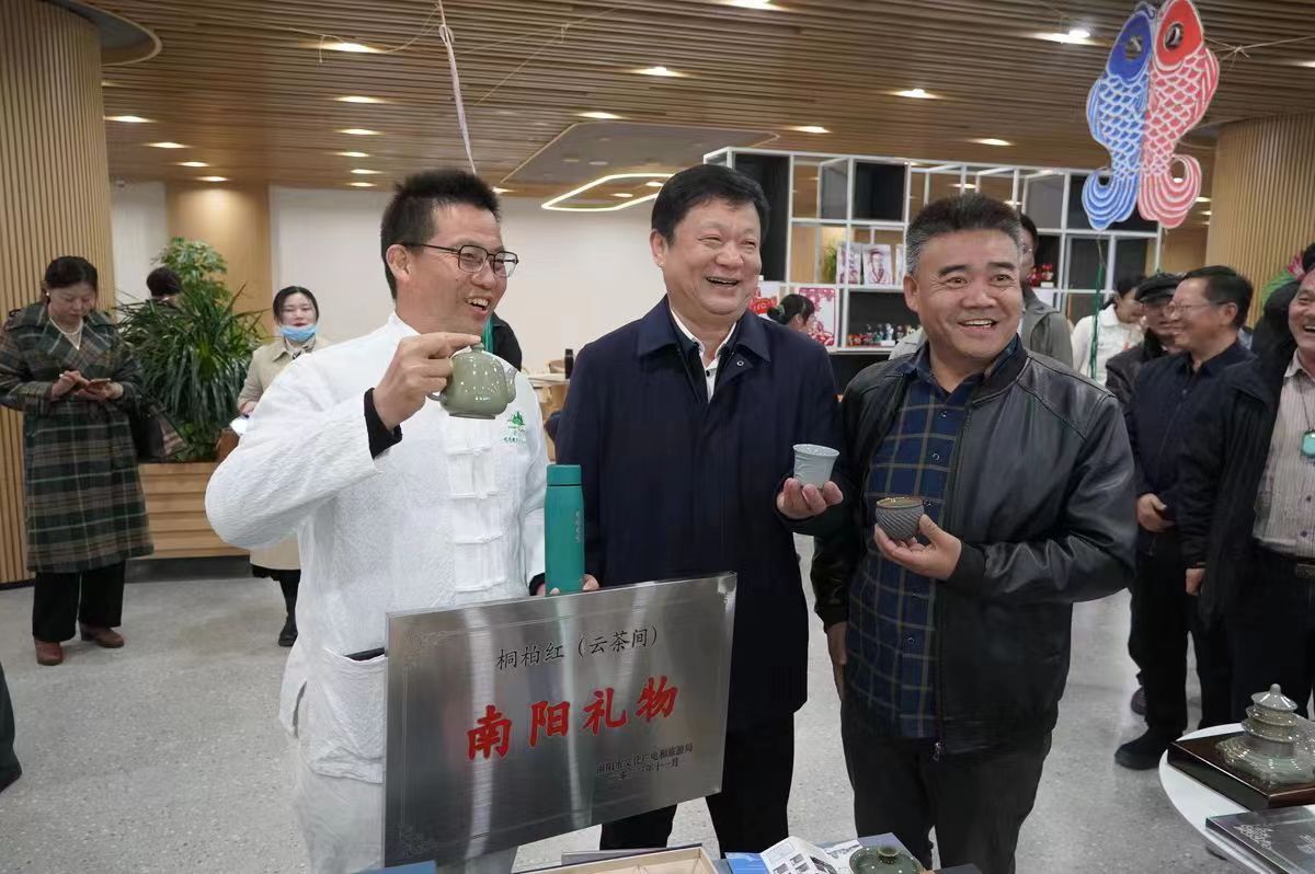 南阳市：“桐柏红茶（云茶间）”、宛艾生物