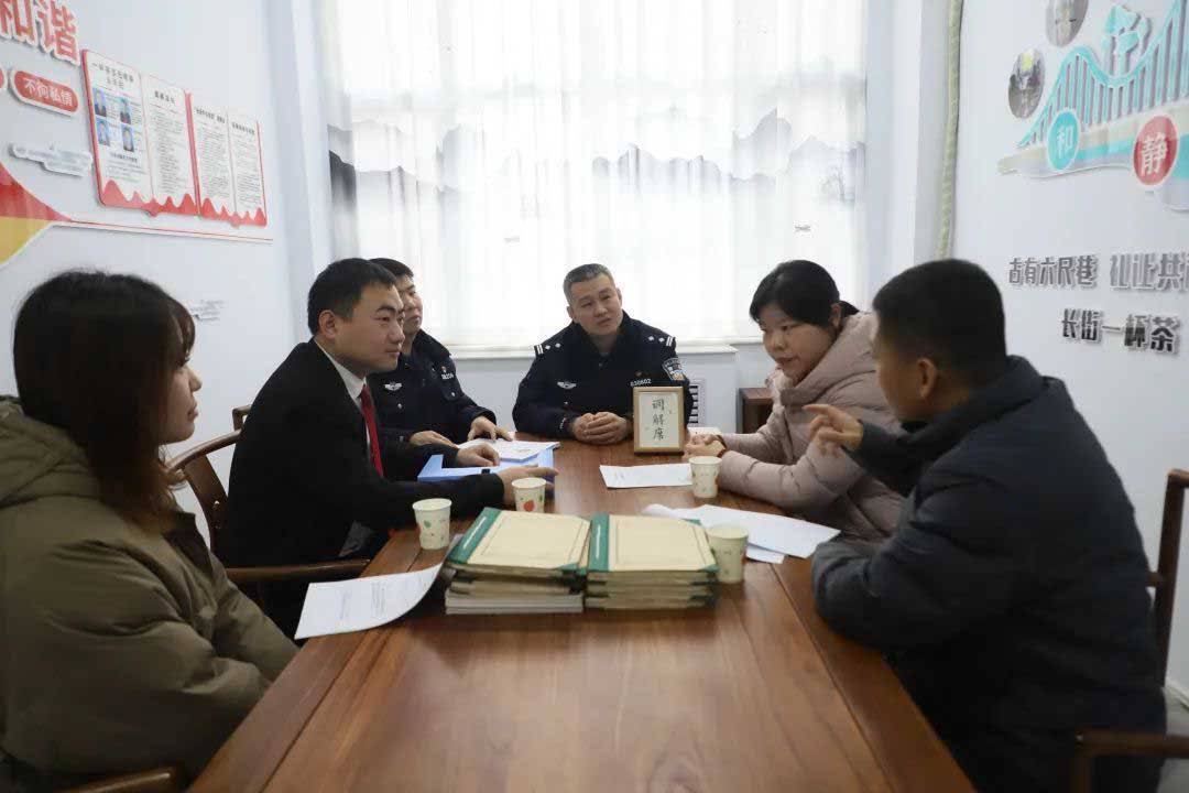 “长街平安茶馆”里的语短情长
