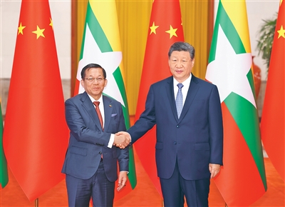 习近平同缅甸总统敏昂莱会谈